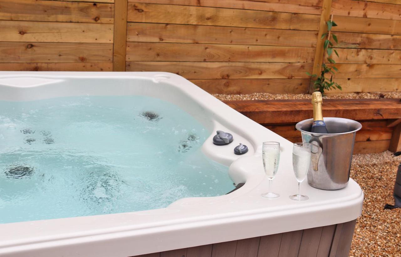 Pullman Cottage - The Culm Valley Inn Culmstock エクステリア 写真