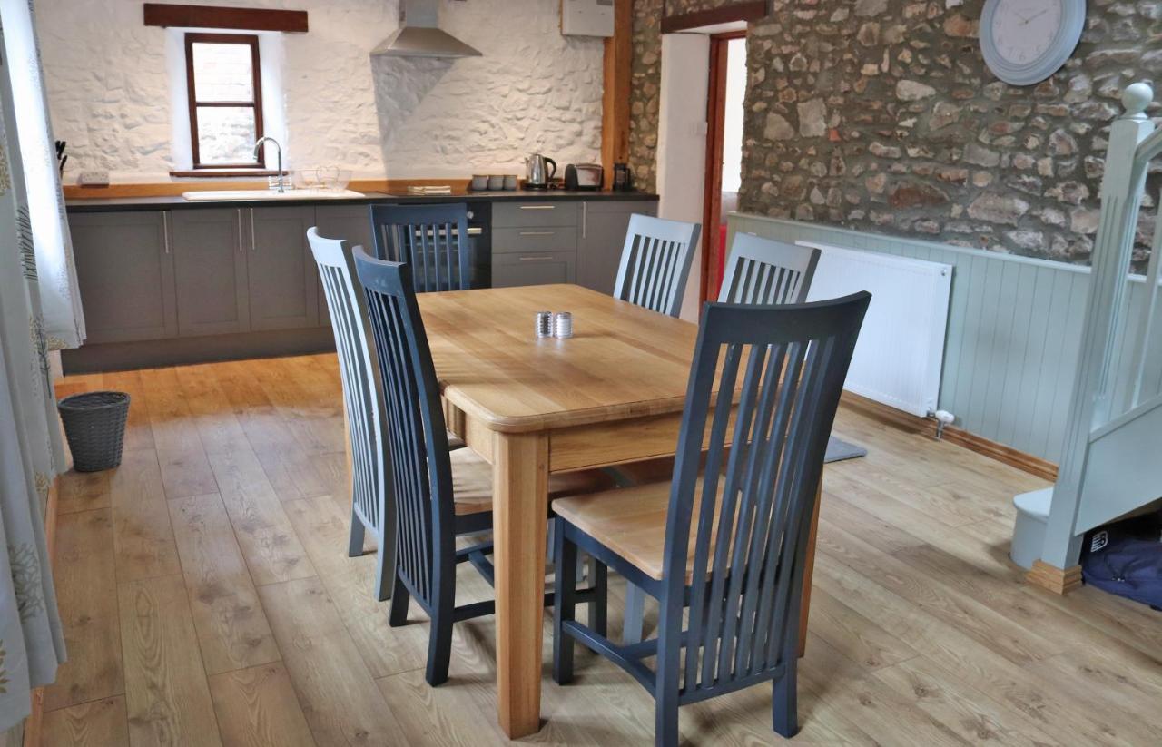 Pullman Cottage - The Culm Valley Inn Culmstock エクステリア 写真